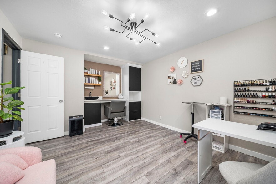 More Photos Of 9 Main St, Windsor Freestanding For Sale