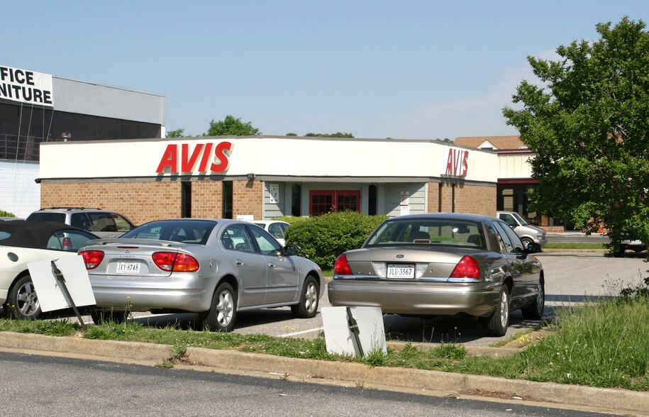 More Photos Of 7921 W Broad St, Richmond Flex For Lease