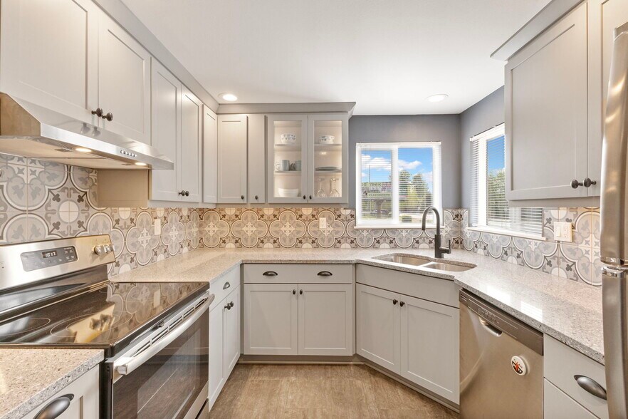 More Photos Of 17512 66th Ave Ct E, Puyallup Office For Sale