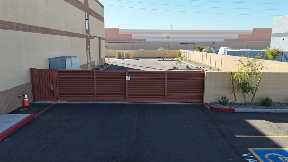 More Photos Of 350 S Hamilton Ct, Gilbert Warehouse For Lease