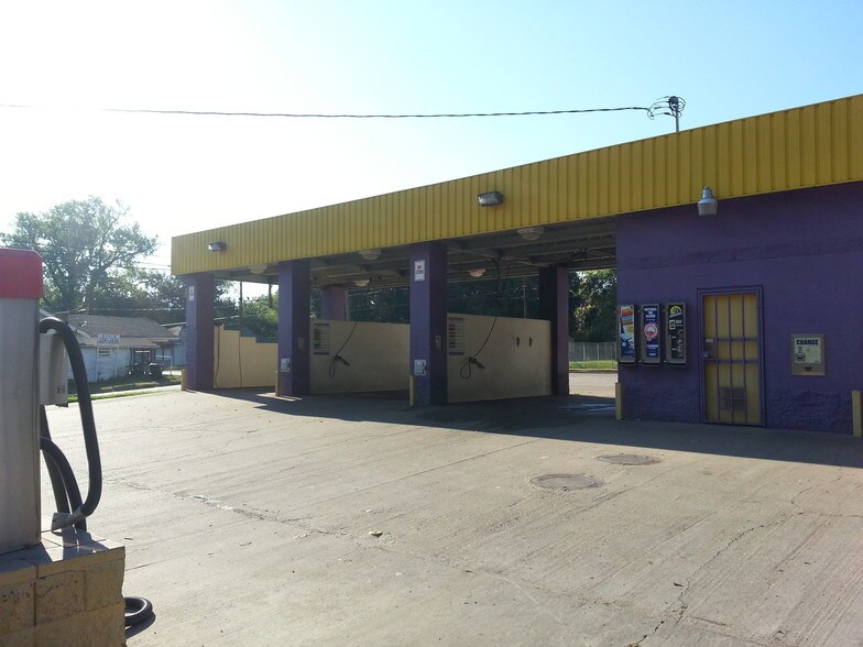More Photos Of 1103 Bow St, Tyler Carwash For Sale