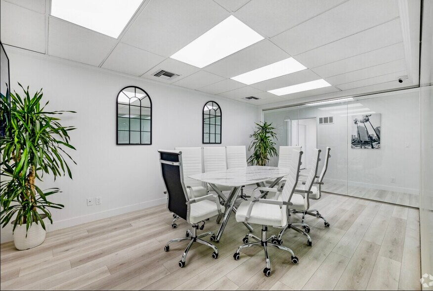 More Photos Of 11520 Jefferson Blvd, Culver City Light Distribution For Lease