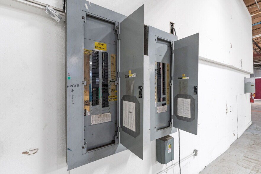 More Photos Of 7620 W 2nd Ct, Hialeah Warehouse For Sale