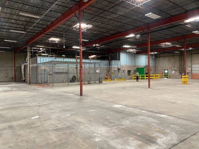 More Photos Of 222 W 63rd St, Shreveport Warehouse For Lease
