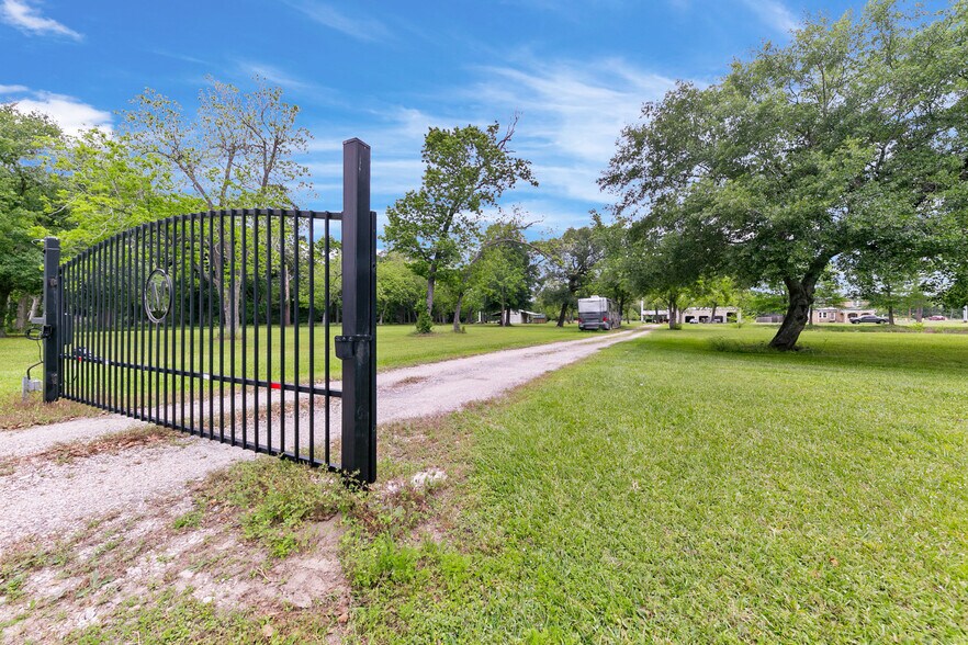 More Photos Of 2222 N Main St, Highlands Land For Sale