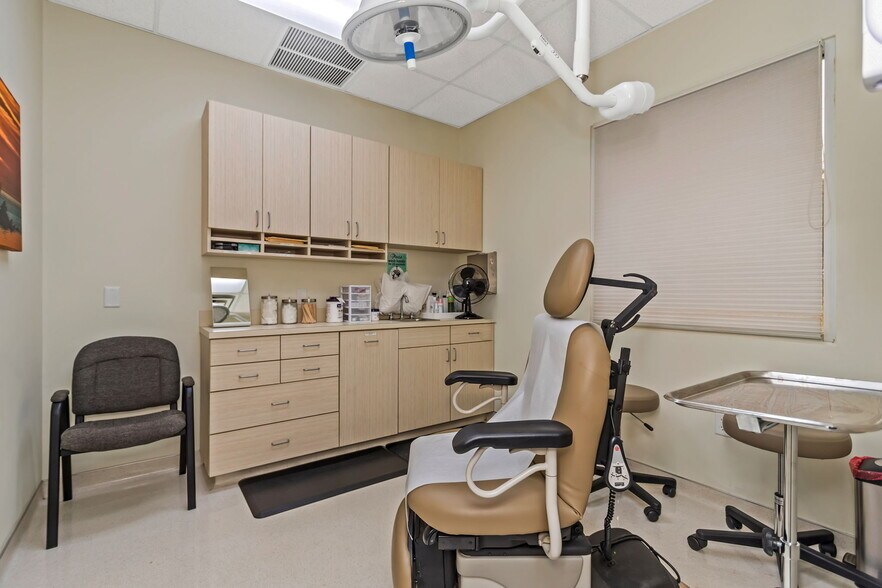 More Photos Of 7641 66th St N, Pinellas Park Medical For Sale