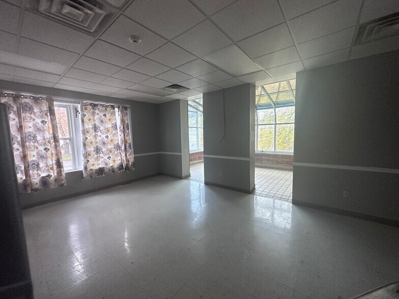 More Photos Of 314 Park St, Fulton Office For Sale