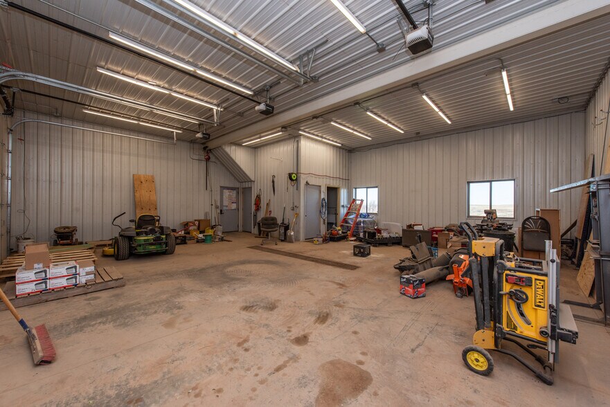 More Photos Of 13603 38th St SW, Belfield Flex For Lease