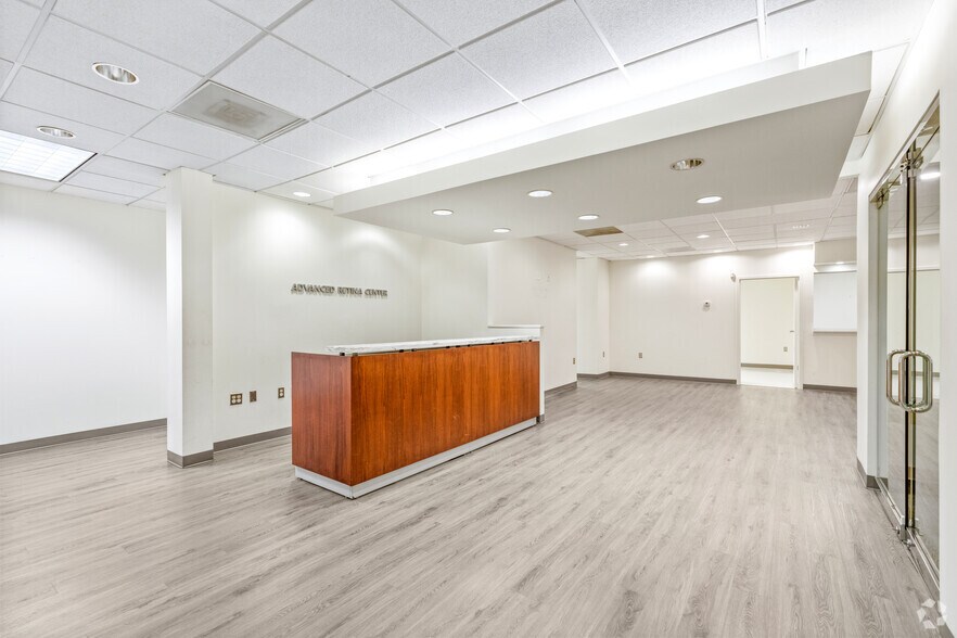 More Photos Of 8233 Old Courthouse Rd, Vienna Medical For Lease