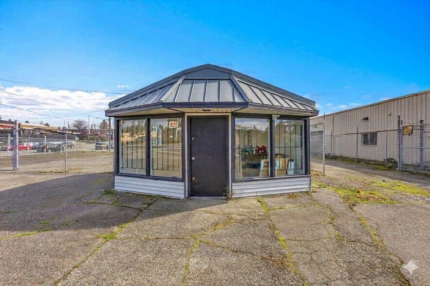 Primary Photo Of 9808 17th Ave SW, Seattle General Retail For Lease