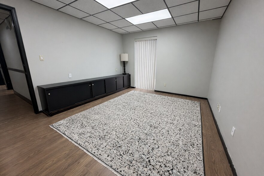 More Photos Of 1302 Jackson St, Fort Smith Industrial For Lease