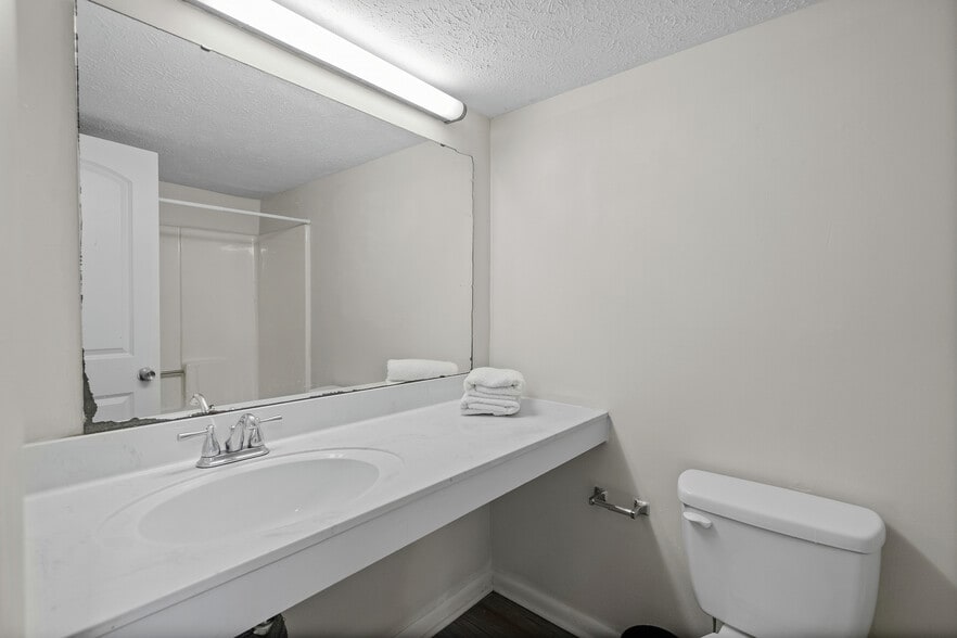 More Photos Of 1901 S Ocean Blvd, Myrtle Beach Hotel For Sale