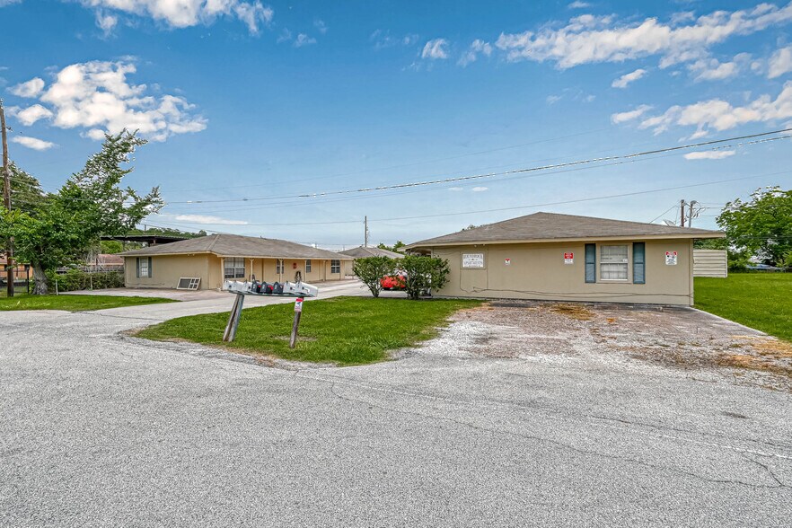 More Photos Of 8430 Round Rock Dr, Houston Apartments For Sale