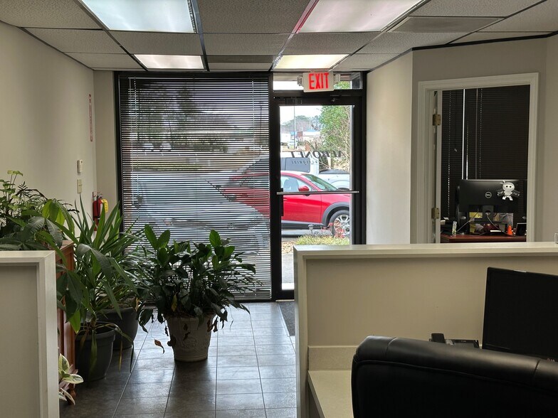 More Photos Of 120 Commerce Cir, Fayetteville Office For Lease