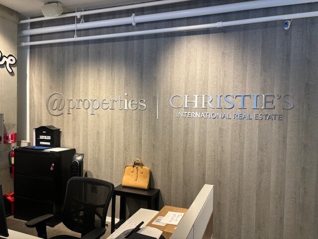 More Photos Of 1821 Benson Ave, Evanston Medical For Sale