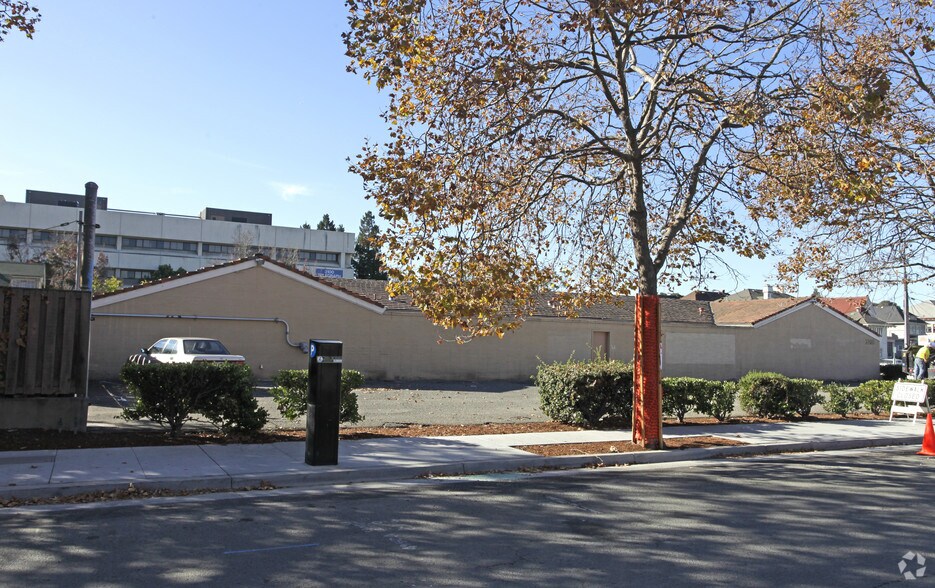 More Photos Of 3200 Telegraph Ave, Oakland Medical For Sale