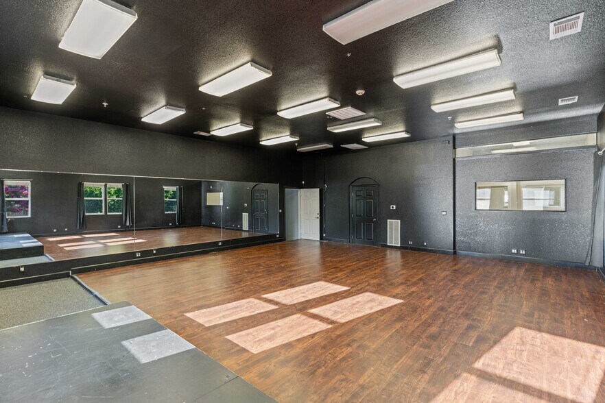 More Photos Of 578 E St, Lincoln Office Residential For Sale