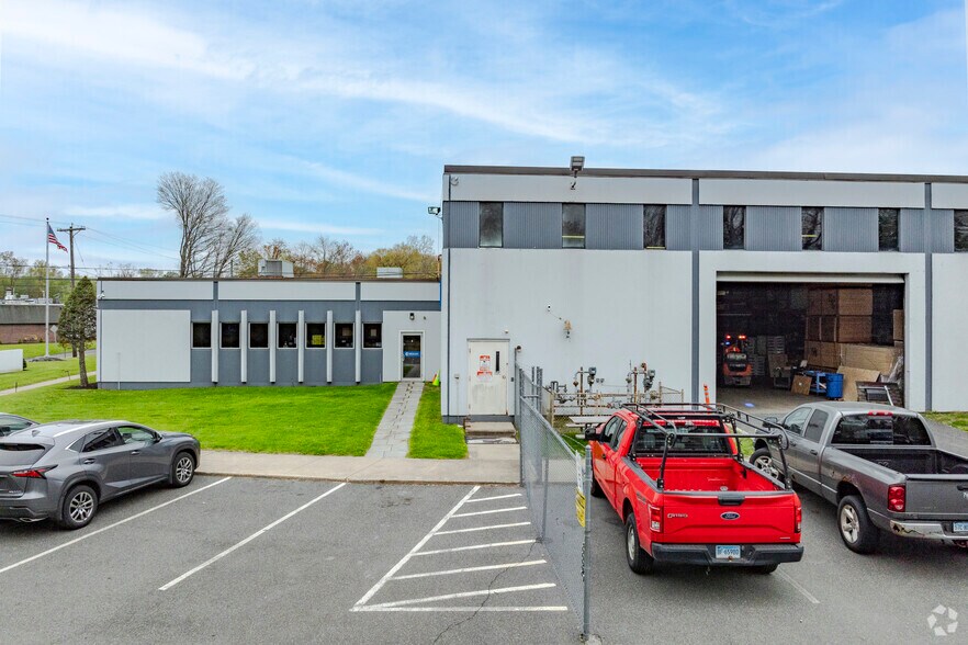 More Photos Of 2 Great Pasture Rd, Danbury Manufacturing For Lease
