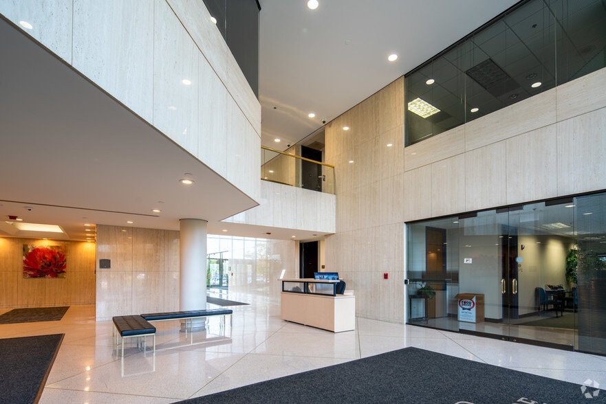 More Photos Of 1375 E Woodfield Rd, Schaumburg Office For Lease