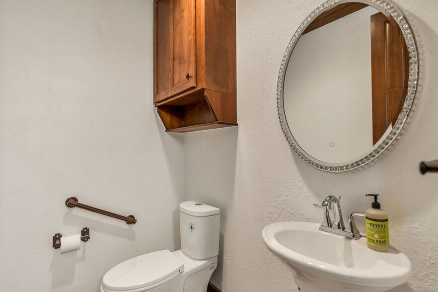 More Photos Of 43 Pool Rd, Richards Specialty For Sale