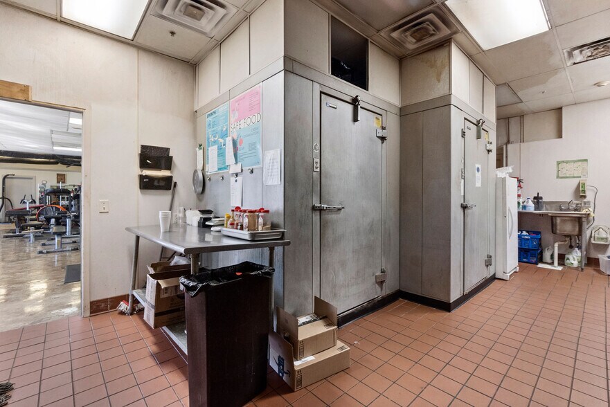 More Photos Of 118 Shenandoah Dr, The Woodlands Freestanding For Sale