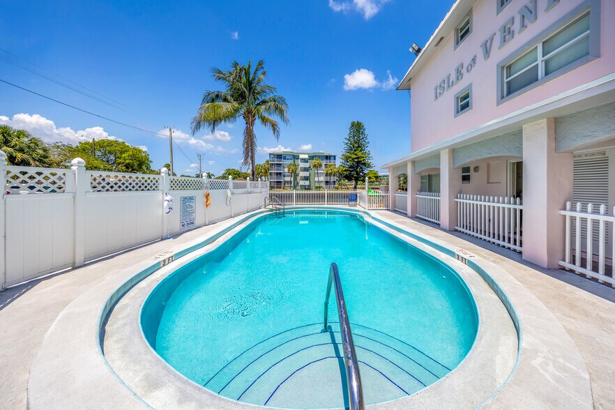 More Photos Of 2775 Taft St, Hollywood Apartments For Sale