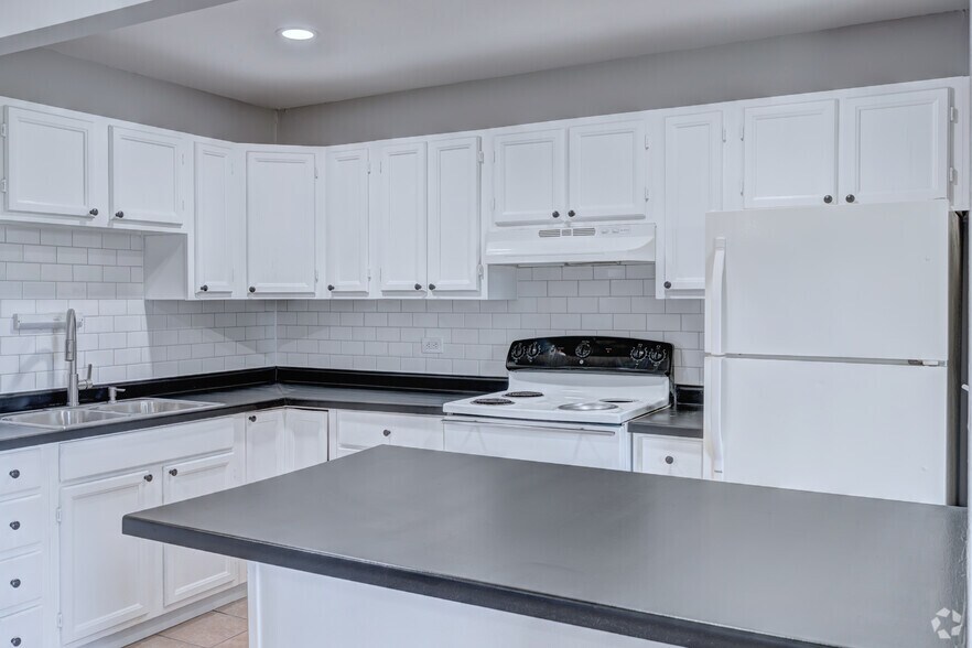 More Photos Of 2610 Marigold Dr, Sauk Village Apartments For Sale