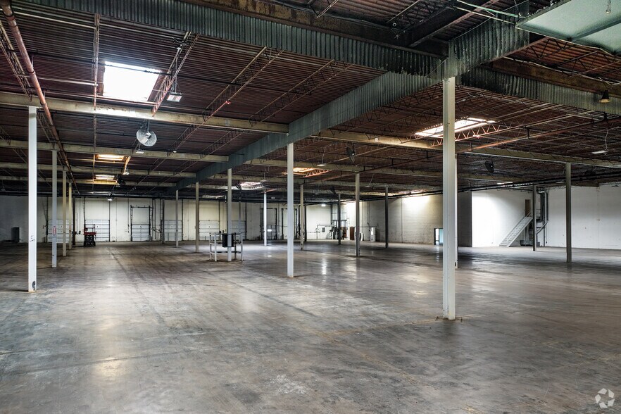 More Photos Of 1810 Kelly Blvd, Carrollton Warehouse For Lease