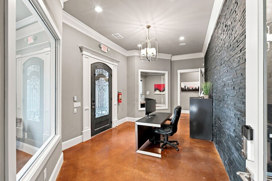 More Photos Of 642 Stoneglen Dr, Keller Office For Sale