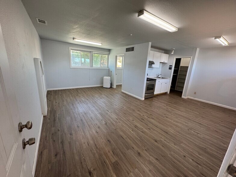 More Photos Of 2820 Broadmoor Ave, Concord Office For Sale