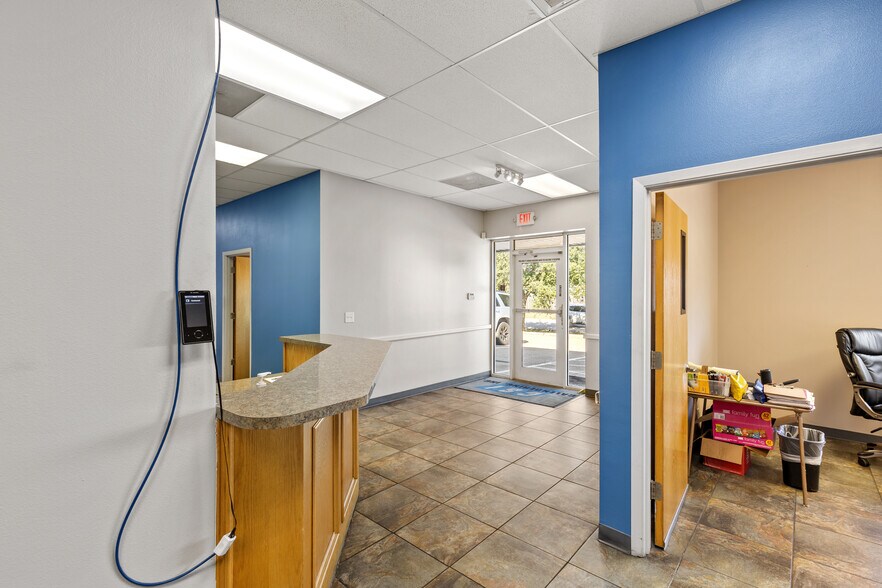 More Photos Of 1120 Commercial Blvd N, Arlington Warehouse For Sale