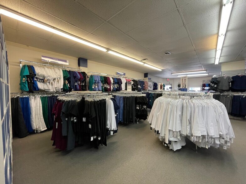 More Photos Of 249 Old Country Rd, Carle Place Freestanding For Sale