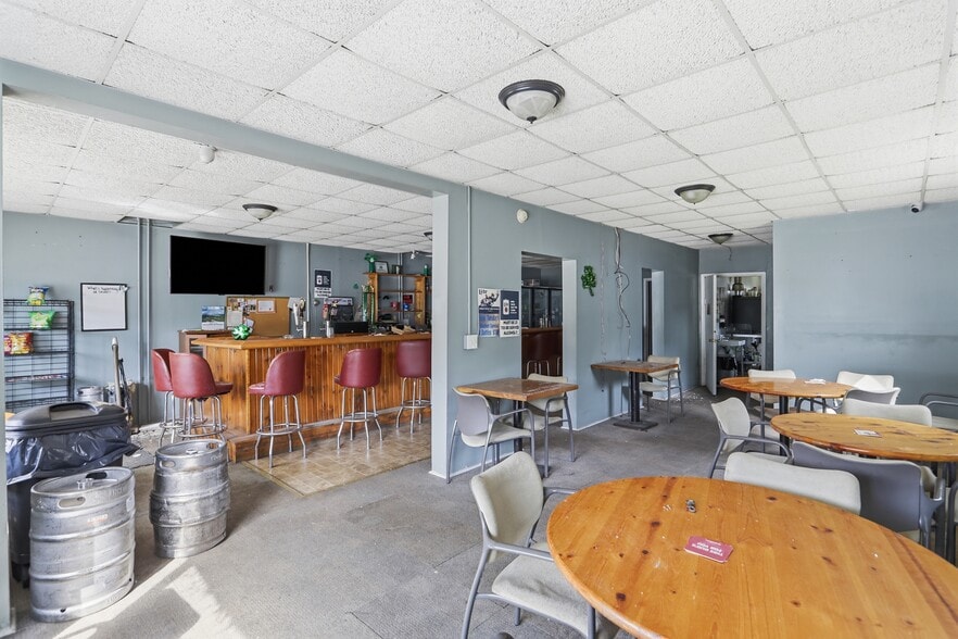 More Photos Of 14811 Broadway Ave, Frostburg Bar For Sale