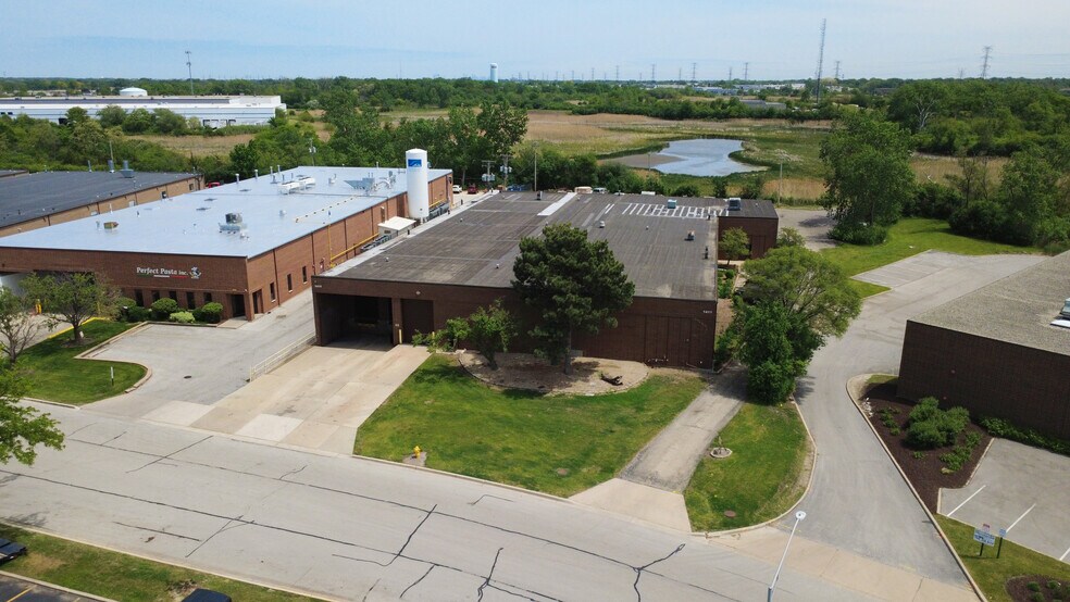 Primary Photo Of 1411 Jeffrey Dr, Addison Warehouse For Lease