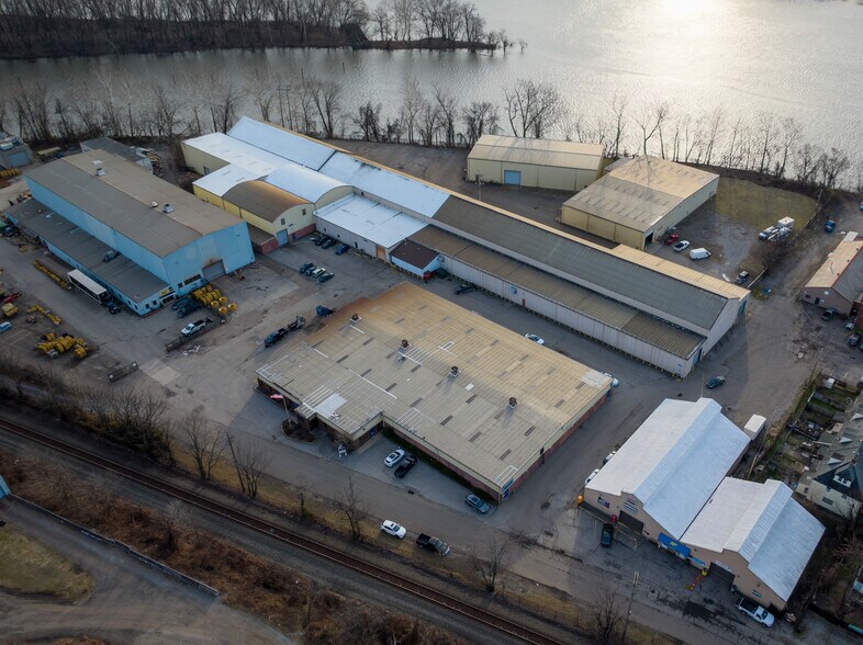 More Photos Of 320-A 4th Street St, Blawnox Service For Sale