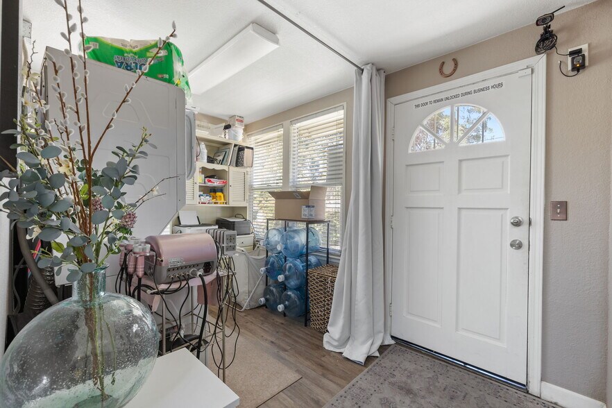 More Photos Of 920 W Main St, Visalia Coworking Space