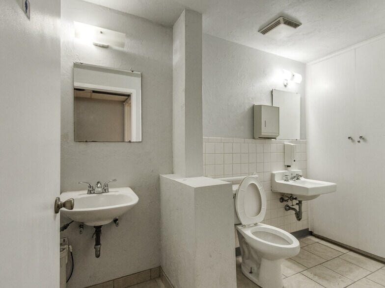 More Photos Of 5835 S Pennsylvania Ave, Oklahoma City Medical For Sale