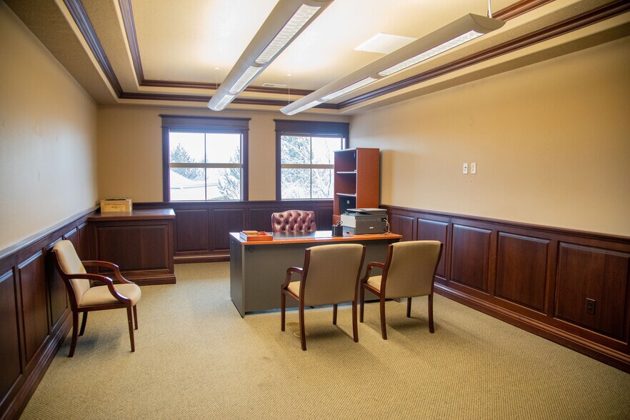 More Photos Of 1191 E Iron Eagle Dr, Eagle Loft Creative Space For Sale