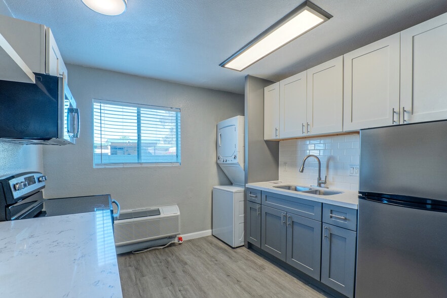 More Photos Of 2020 W Orangewood Ave, Phoenix Apartments For Sale