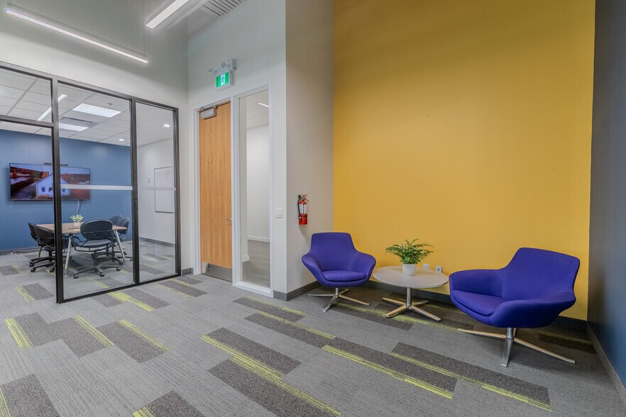 More Photos Of 420 Wes Graham Way, Waterloo Office For Lease