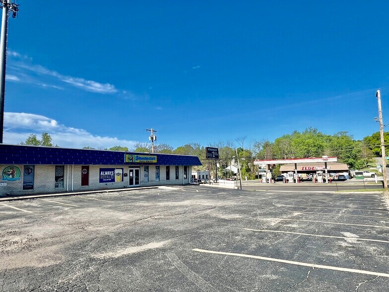 More Photos Of 4545 N Brighton Ave, Kansas City Bar For Sale