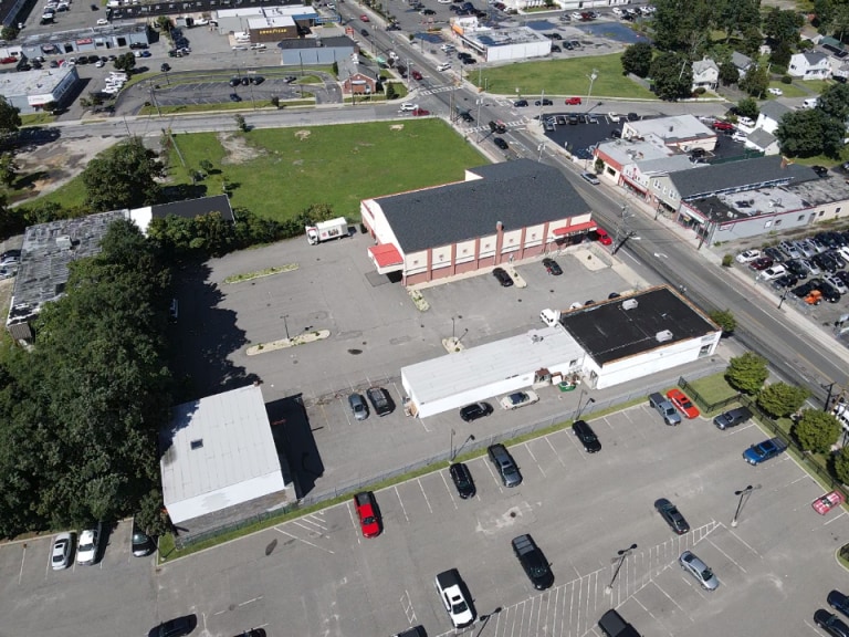 More Photos Of 426 E Main St, Patchogue Warehouse For Lease