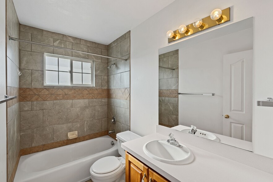 More Photos Of 984 E 900 S, Provo Apartments For Sale