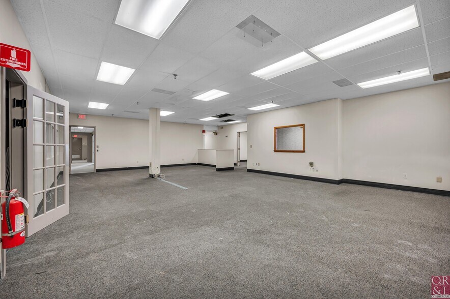 More Photos Of 351 Burnham St, East Hartford Light Manufacturing For Lease