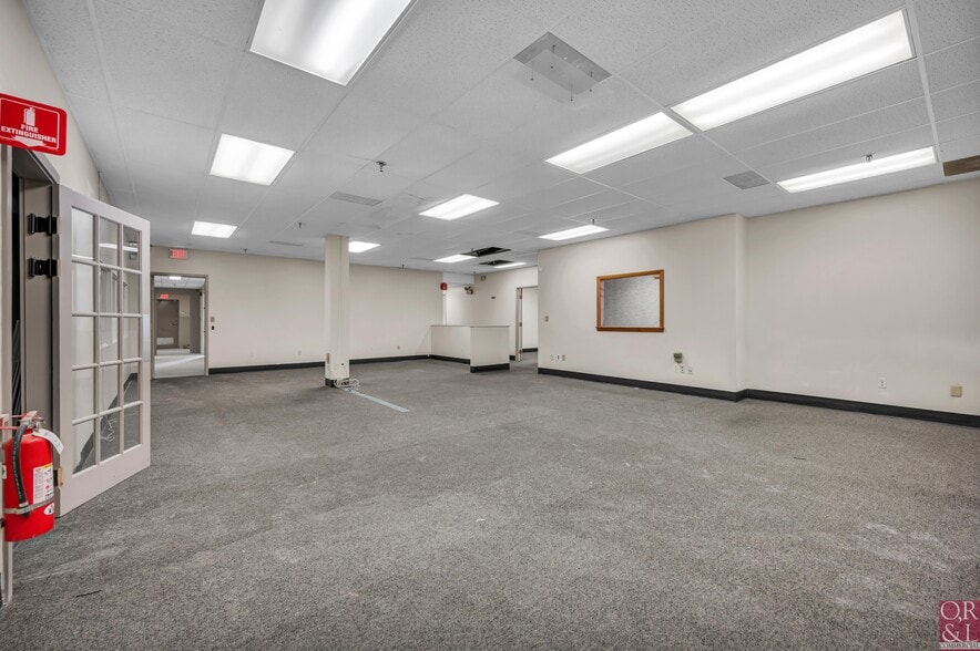 More Photos Of 351 Burnham St, East Hartford Light Manufacturing For Sale