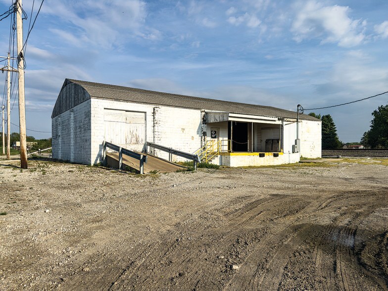 More Photos Of 3154 Depot st, Wawaka Office For Sale