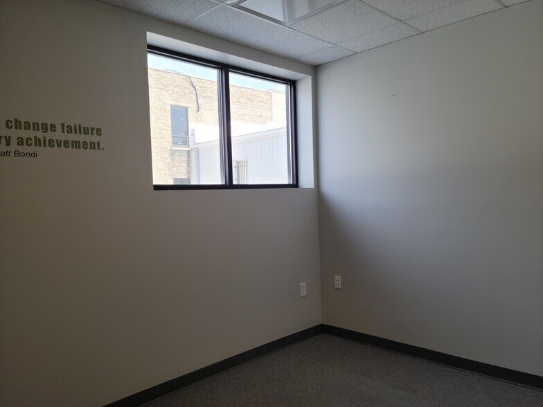 More Photos Of 5618-5624 6th Ave, Kenosha Office For Lease