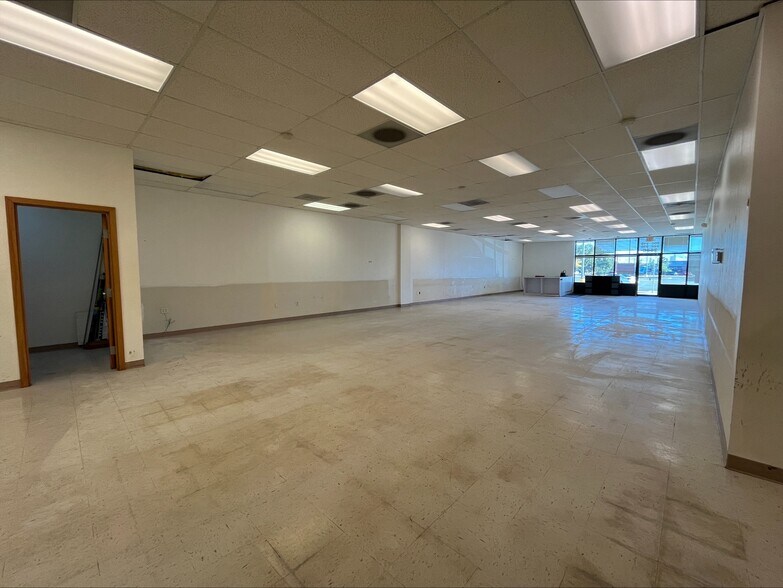 More Photos Of 2632-2638 W Sixth St, The Dalles Storefront Retail Office For Lease