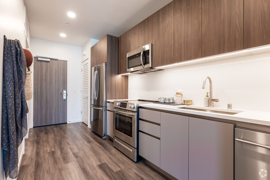 More Photos Of 385 14th St, Oakland Apartments For Lease