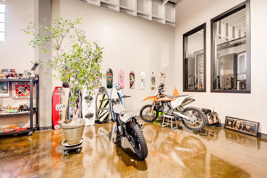 More Photos Of 9337 Commerce Center St, Highlands Ranch Showroom For Sale